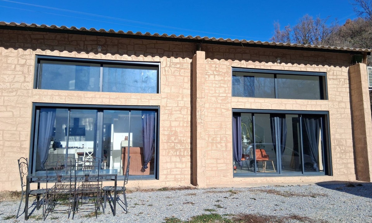 Noyers-sur-Jabron House | Spacious 7-person villa facing Montagne de Lure