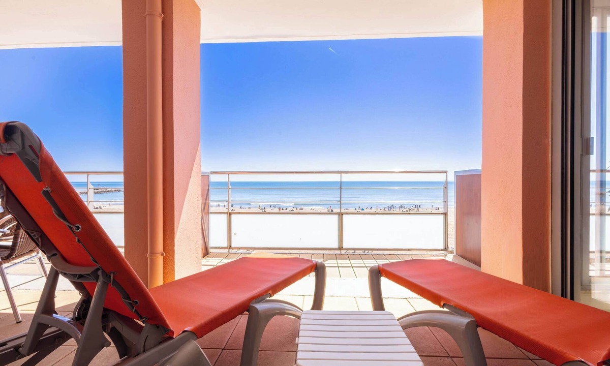 Valras-Plage Apartment | Spacious Apartment with Panoramic View