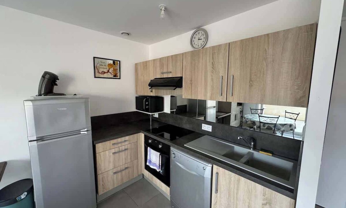 Valras-Plage Villa | Spacious Duplex with Terrace