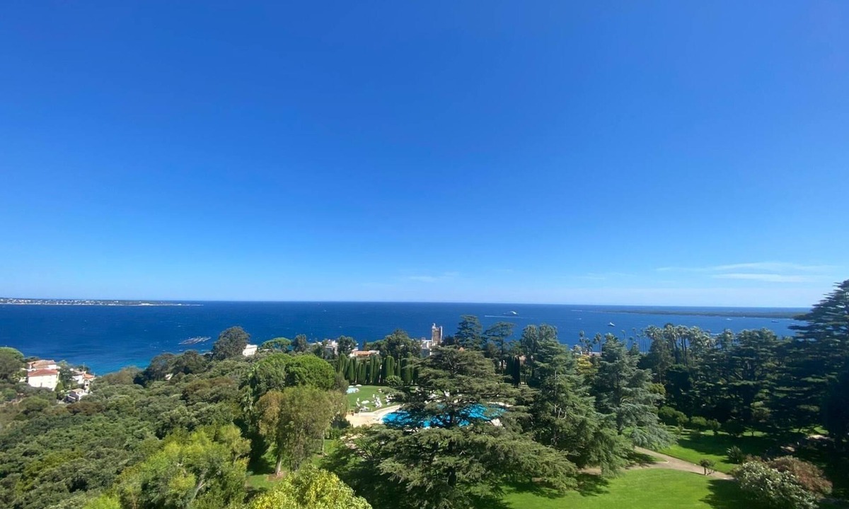California - Pezou Apartment | Spacious Family Retreat: Sea View - large Terrace - Pool