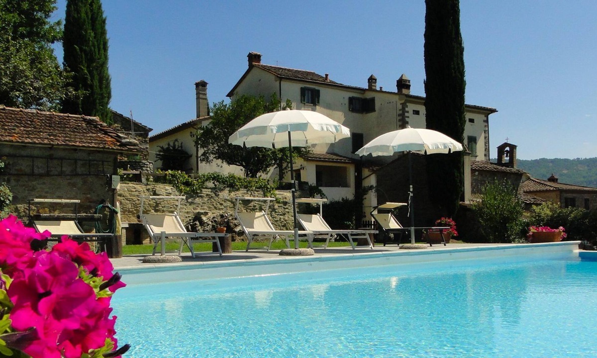 Pieve di Chio Villa | Spacious Tuscan Villa with Large Pool near Castiglion Fiorentino.