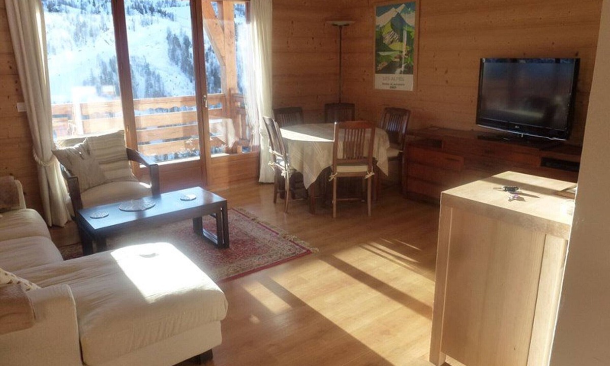 Isola Apartment | Spacious Mountain Apartment with Ski-In/Ski-Out, Balcony & Garage