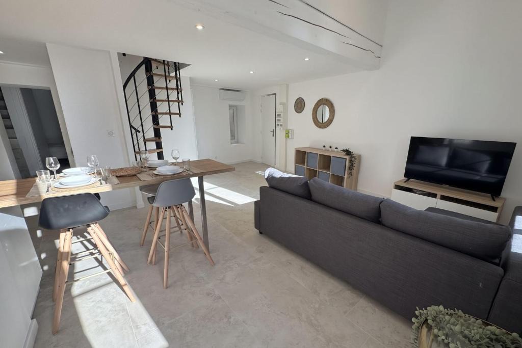 Faubourg Apartment | Spacious renovated apartment in the heart of Nîmes