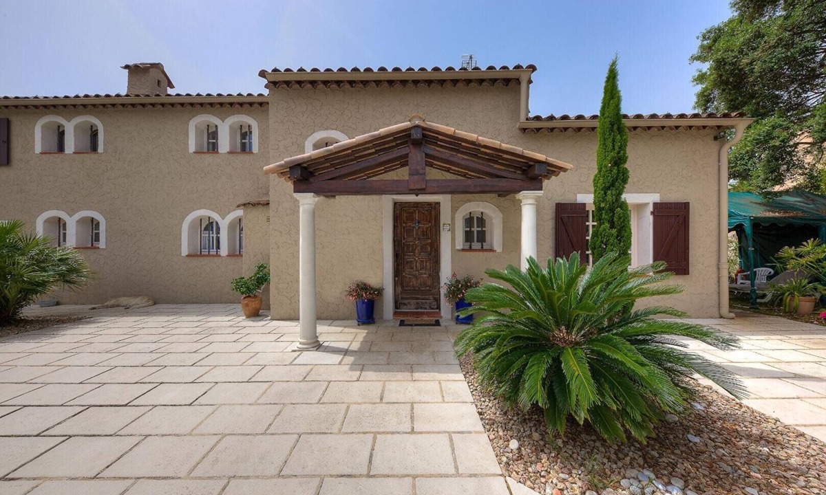 Mandelieu-La-Napoule Villa | Spacious villa in town center, large swimming pool, Esterel view