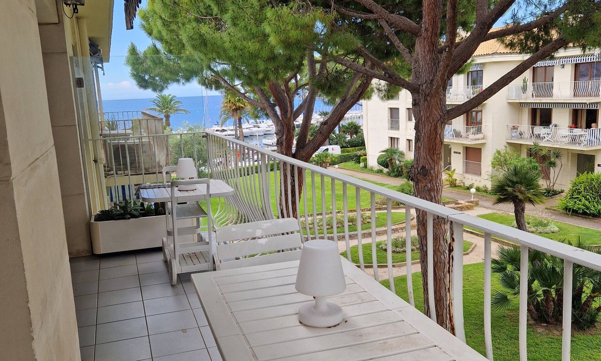Saint-Jean-Cap-Ferrat Apartment | St Jean Cap Ferrat city center, 60m2, 14m2 terrace with sea view and parking