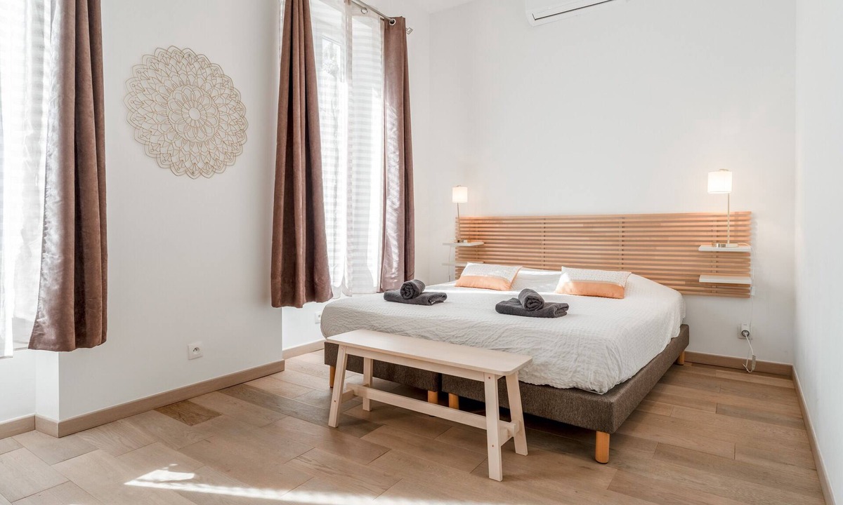 St.-Remy-de-Provence Apartment | “Steven” Room with Shared Pool, Shared Garden, and Wi-Fi