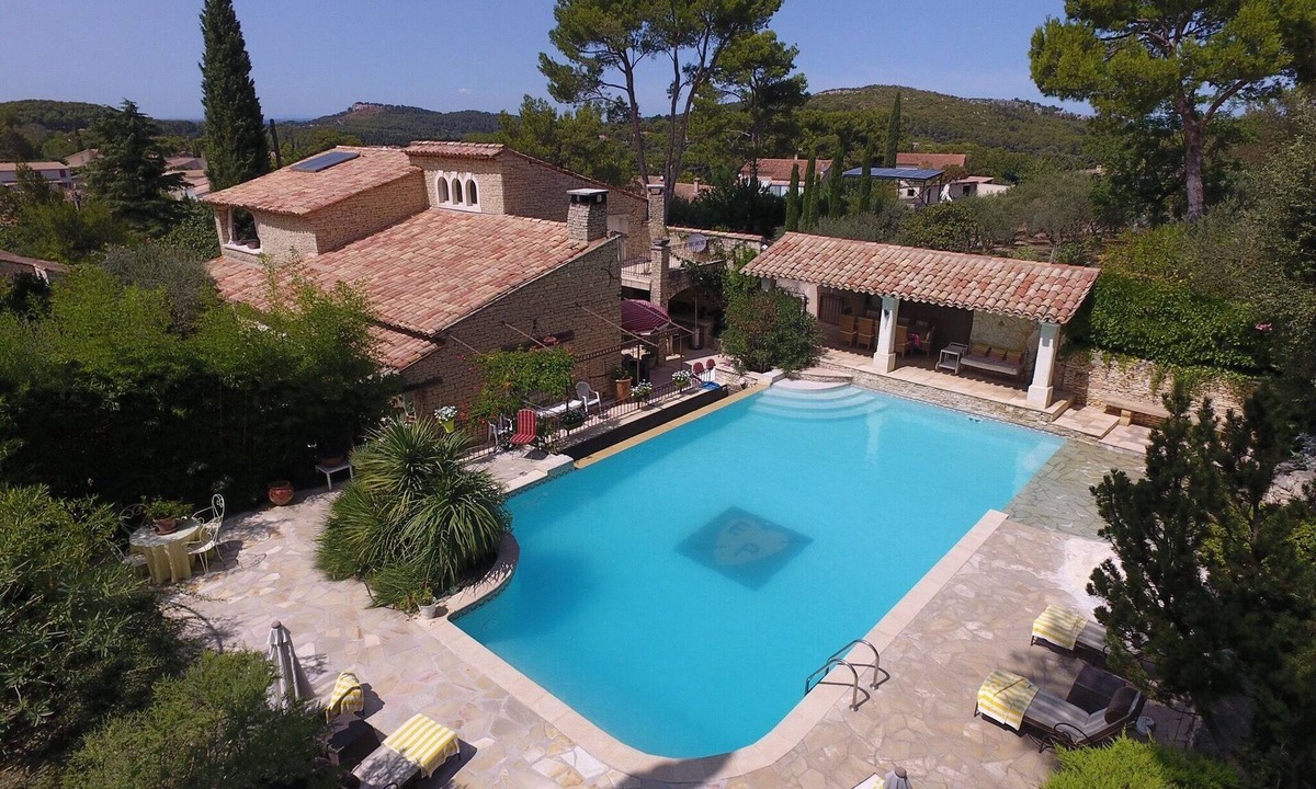 Orgon House | Stone farmhouse 320 m2 on 1 hectare in the heart of the Alpilles, guaranteed peace and quiet,