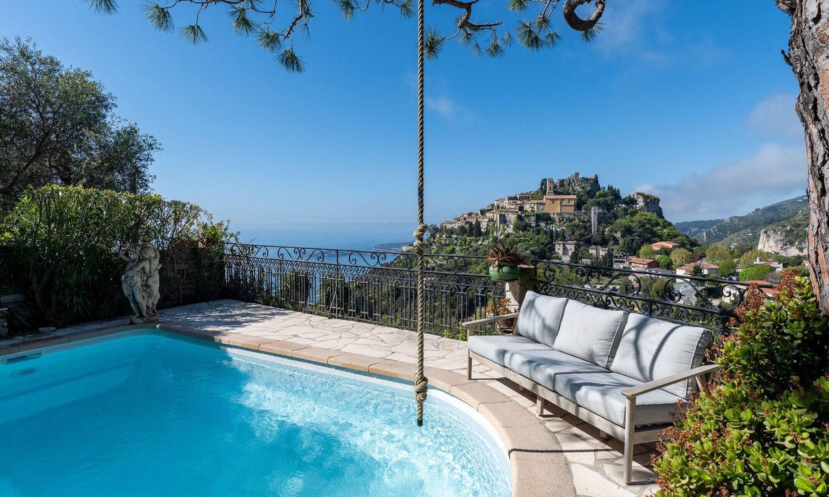 Eze Villa | Stone villa facing Èze Village
