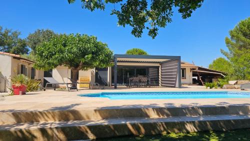 Saint-Maximin-la-Sainte-Baume House | Studio avec Piscine et Pergola