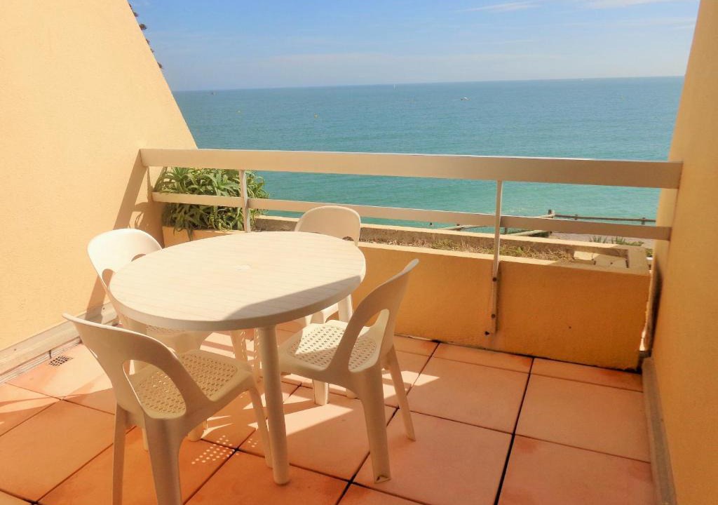 Sete Apartment | STUDIO 1ERE LIGNE MER AVEC PARKING ET ASCENSEUR