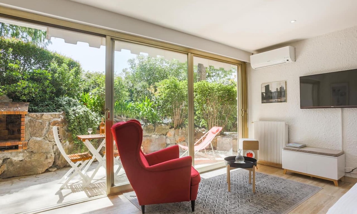 California - Pezou Apartment | Studio A/C La Californie with patio by Olidesi