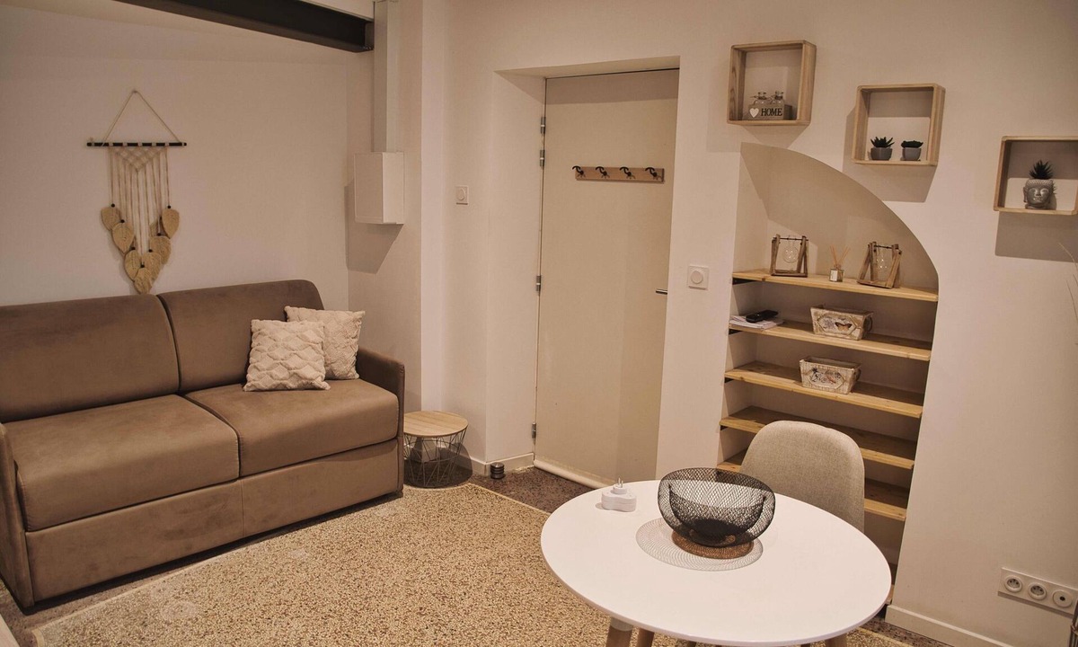 Beaucaire Apartment | Studio Apartment 'Centre Historique Beaucaire' with Wi-Fi
