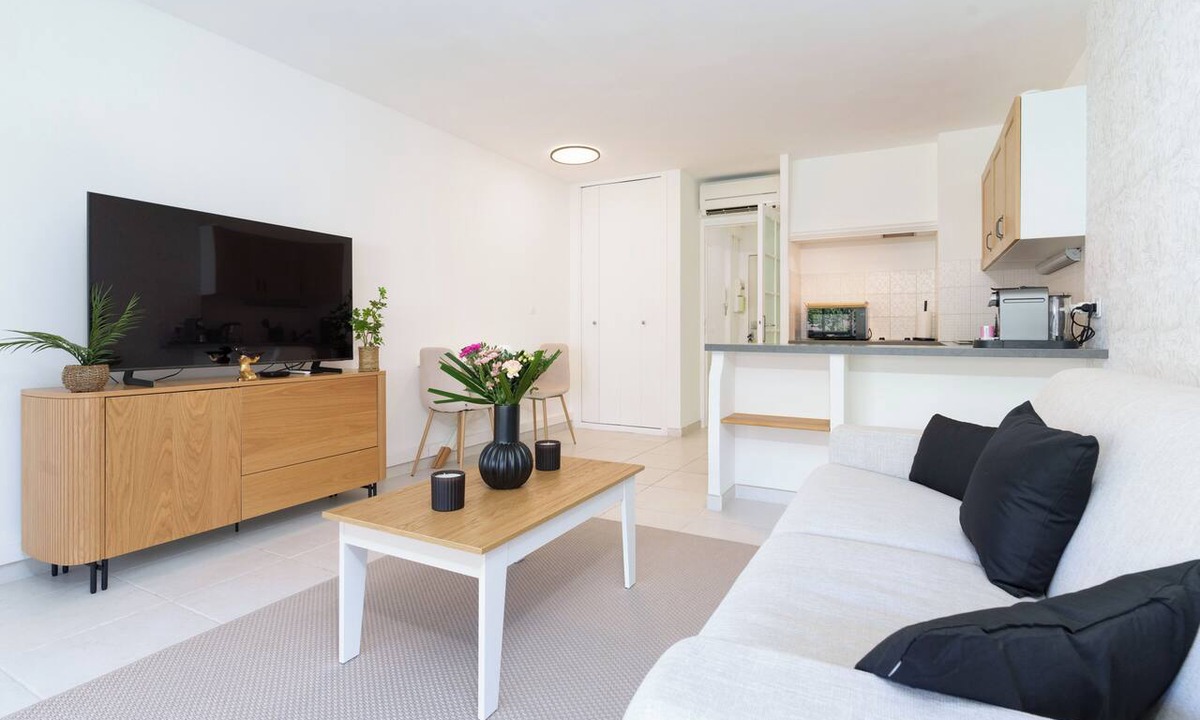 Carnot Apartment | Studio apartment in Cannes with parking and a terrace, 10 minutes from La Croisette