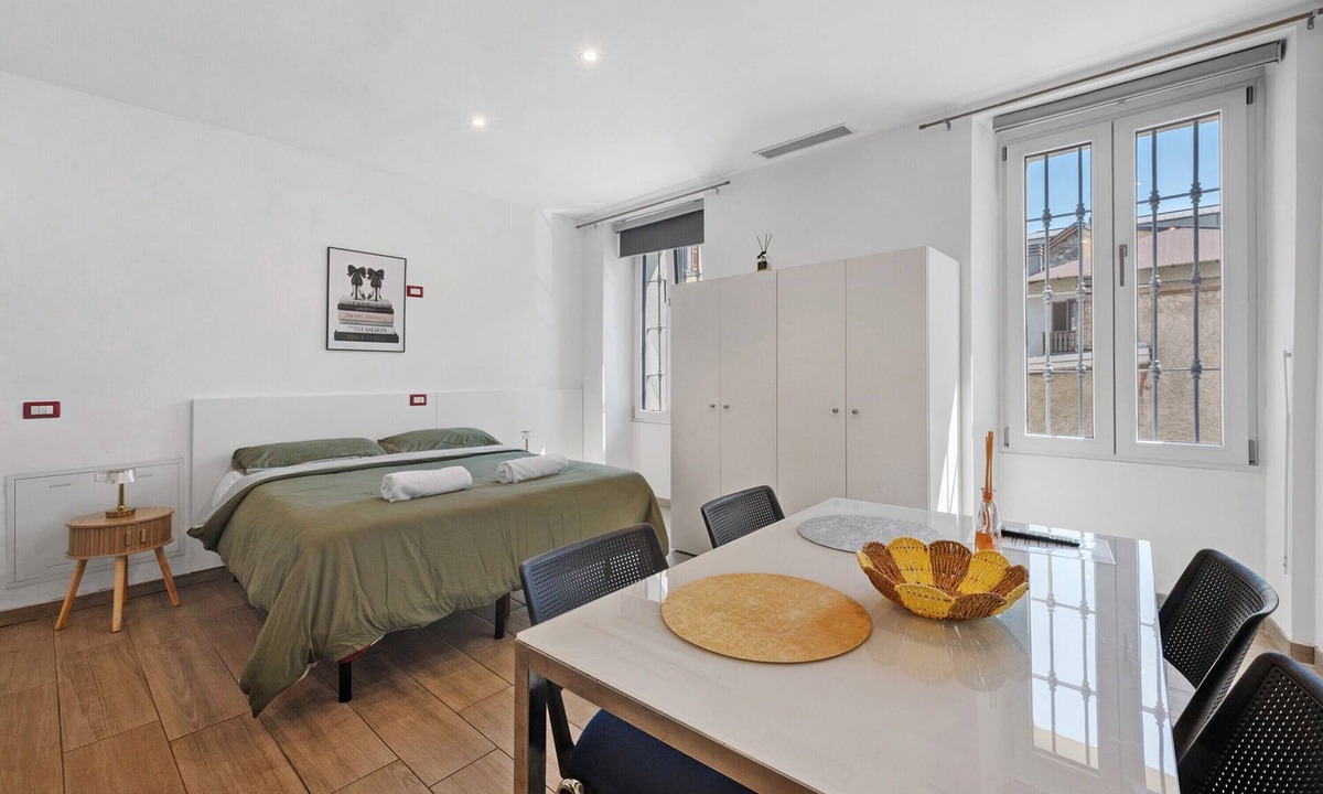 Delebio Apartment | Studio Apartment 'Monolocale Red' with Wi-Fi and Air Conditioning