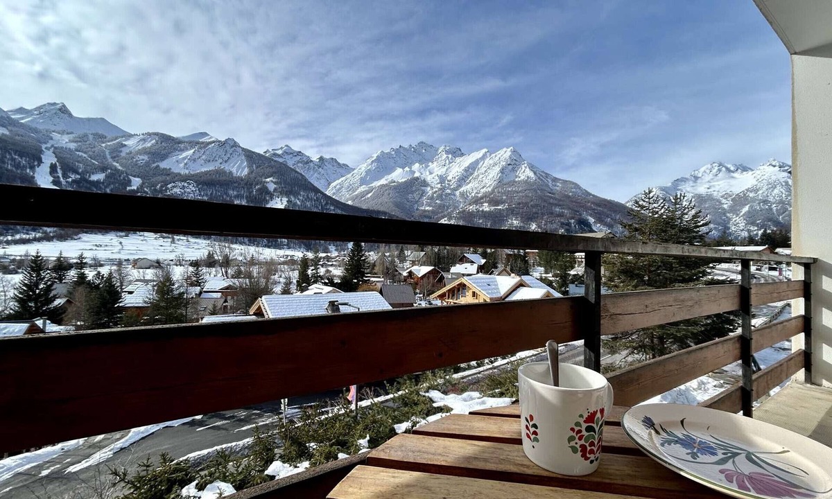 Monetier-les-Bains Apartment | Studio cabin for 4 with balcony, near shops and free shuttle