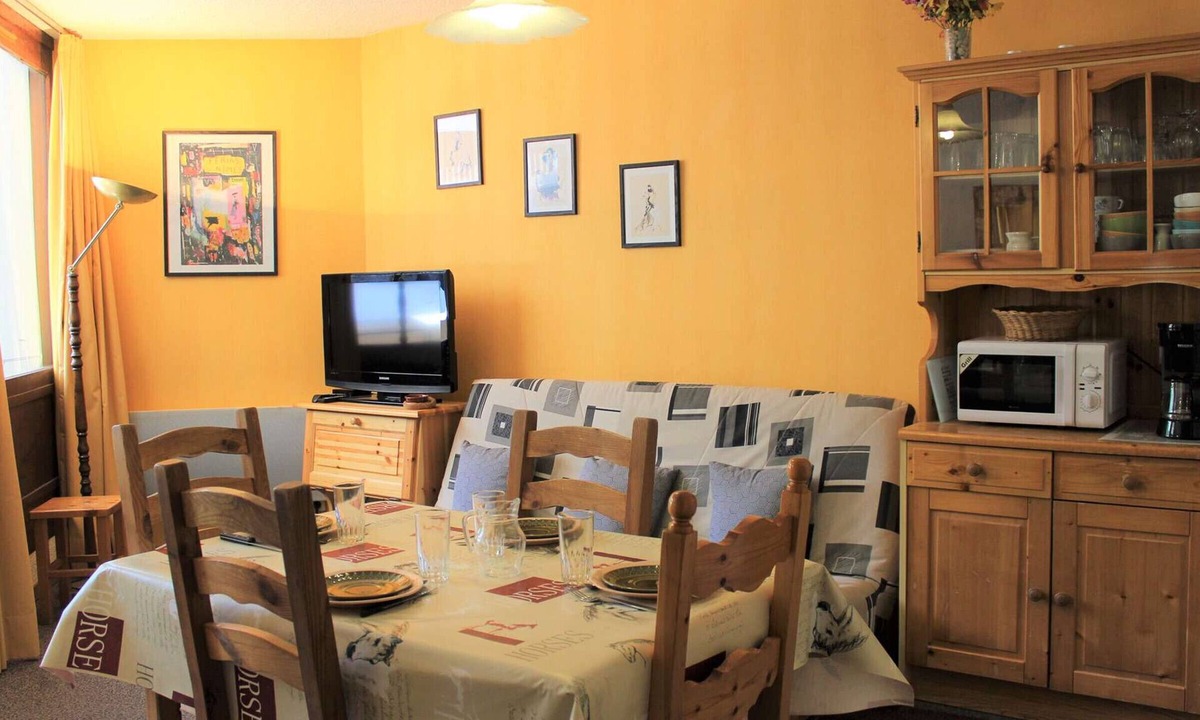 Les Claux Apartment | Studio cabin+sleeping area, 6 beds, near slopes and shops in Vars