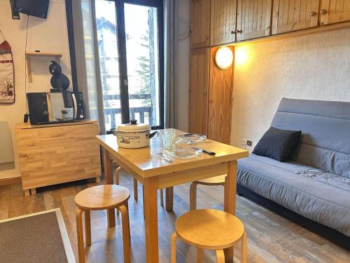 Risoul Apartment | Studio cabine 4 pers, skis aux pieds, centre de Risoul - FR-1-330-588