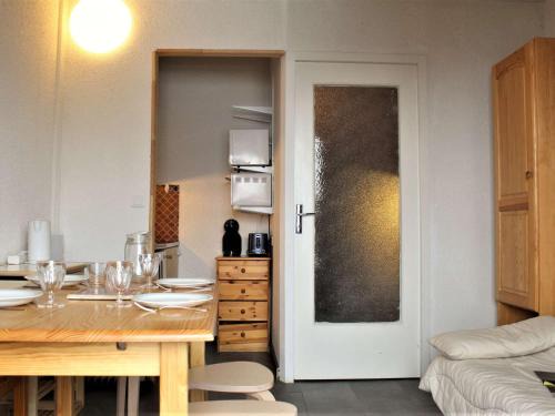 Risoul Apartment | Studio cabine au pied des pistes, 4 couchages, plein centre, balcon exposé Ouest, parking proche - FR-1-330-554