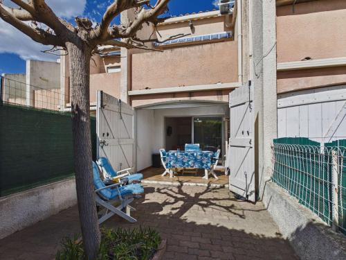 Le Grau-dʼAgde Apartment | Studio cabine RDC, proche plage et commerces, terrasse, WiFi gratuit, park 1 voiture, 4 couchages - FR-1-423-230