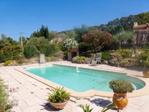 Pierrefeu-du-Var Apartment | Studio charmant à Pierrefeu-du-Var, 20 m², piscine partagée