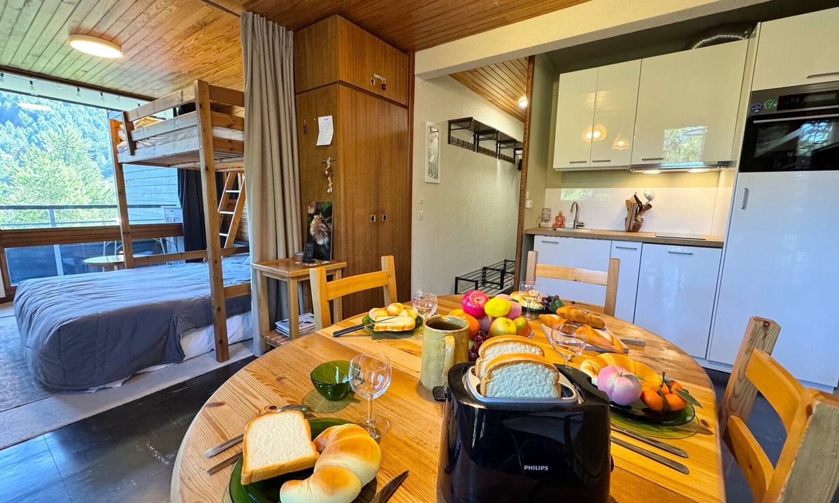 Les Claux Apartment | Studio for 6 at Ski Slopes