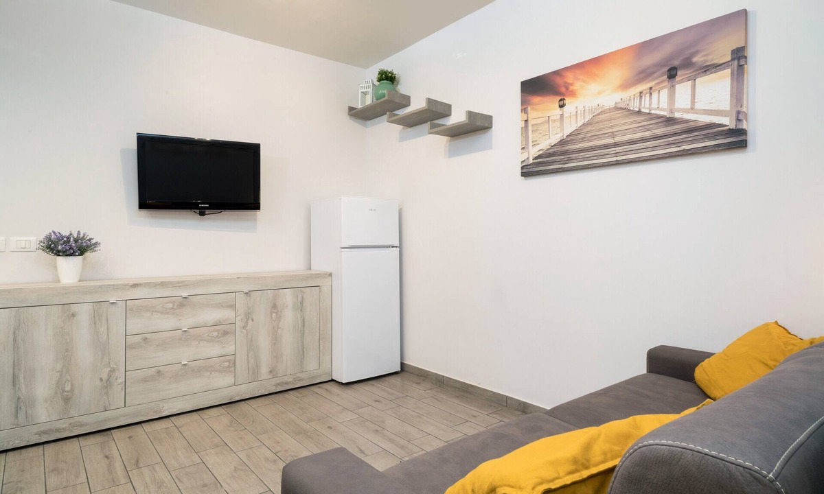 Chianchitta-Trappitello Apartment | Studio "Glicine" with Balcony and Air Conditioning