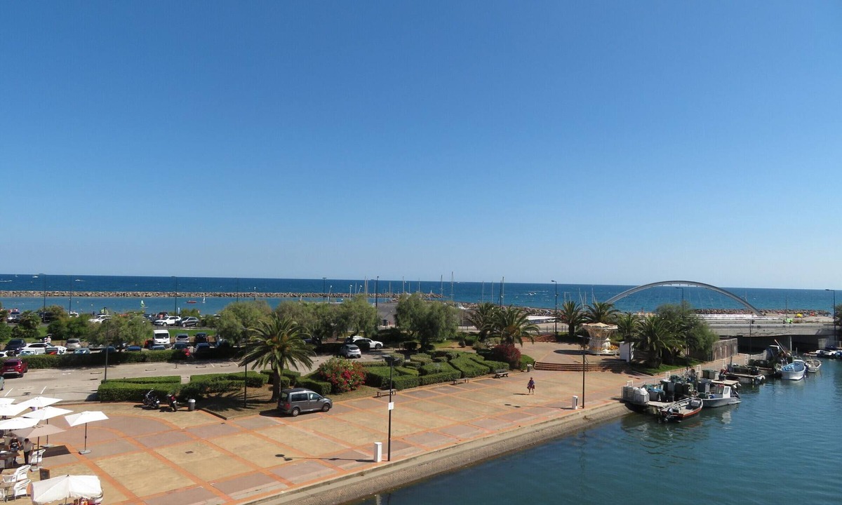 Sete Apartment | Studio in Sète with sea view, private parking