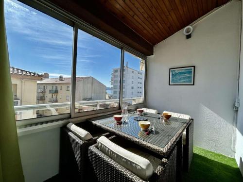Sainte-Maxime City Centre Apartment | Studio Mezzanine Sainte-Maxime - 5 couchages à 50m de la plage - FR-1-226-474
