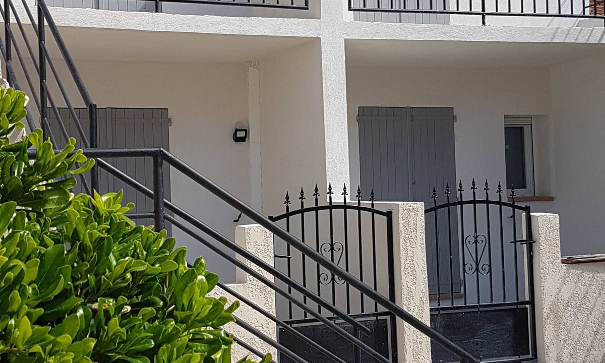 Baille Apartment | Studio modern terrace 10m2, air-conditioned near Timone - Marseille 13005