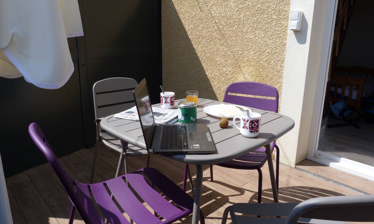 Valras-Plage Apartment | Studio No. 3 with a terrace and air conditioning, sleeps 4.