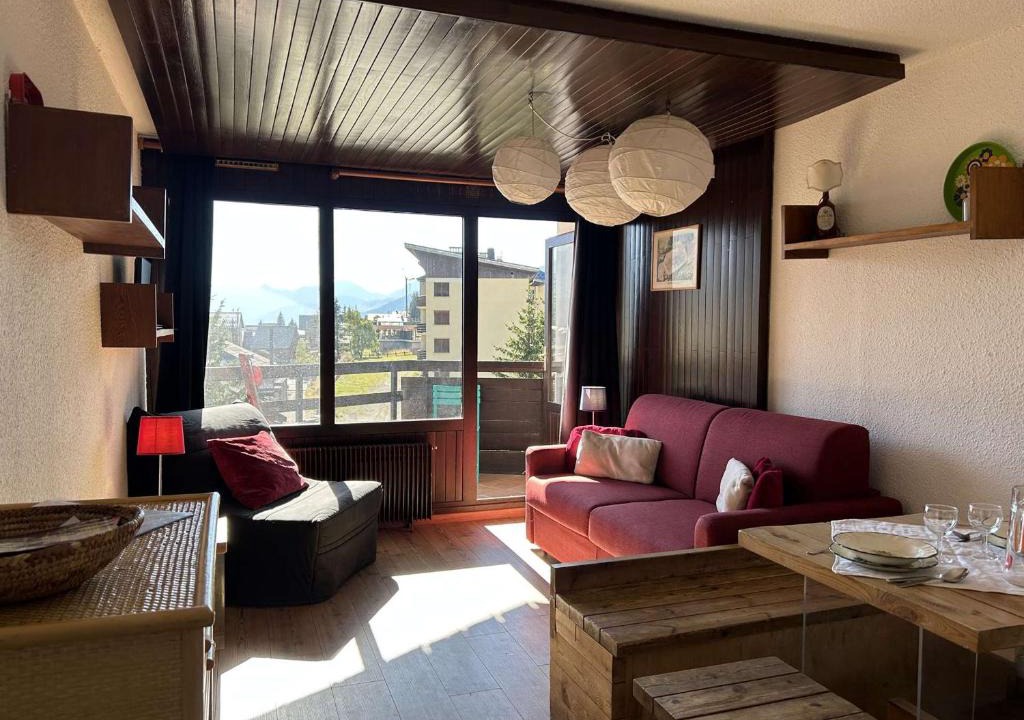 Montgenevre Apartment | Studio rénové au centre de Montgenèvre, balcon, parking, idéal 2 pers, proche pistes - FR-1-330D-84