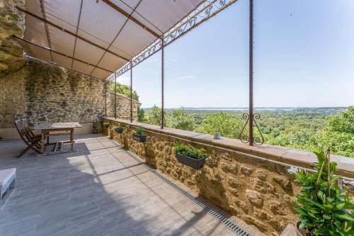 Cornillon-Confoux Apartment | Studio Troglodyte en Provence