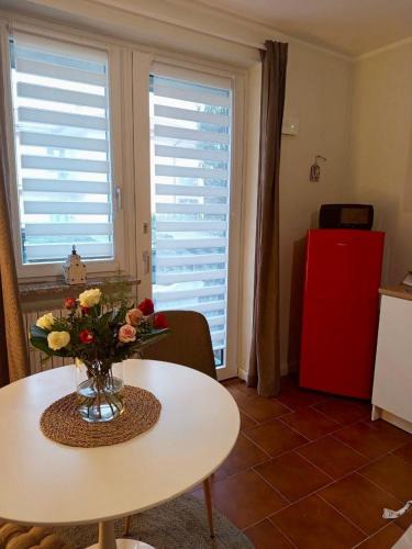 Lurate Caccivio Apartment | Studio with garden