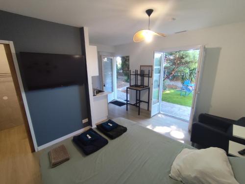 Caissargues Apartment | Studio with garden and pool, easy Nîmes access