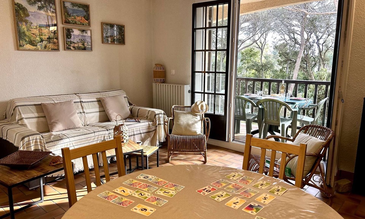 Boulouris-sur-Mer Apartment | Studio with pool and parking - 4 guests