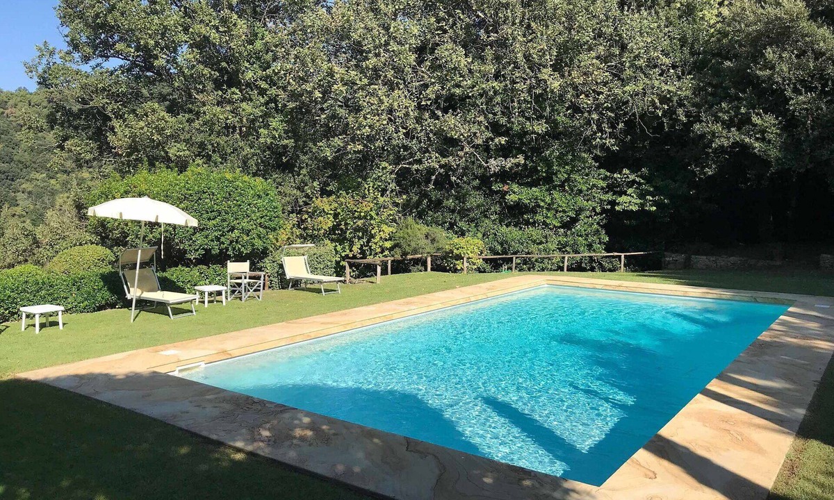 Compignano Villa | Stunning private villa for 4 people with WIFI, pool, TV, patio and panoramic view, close to Lucca