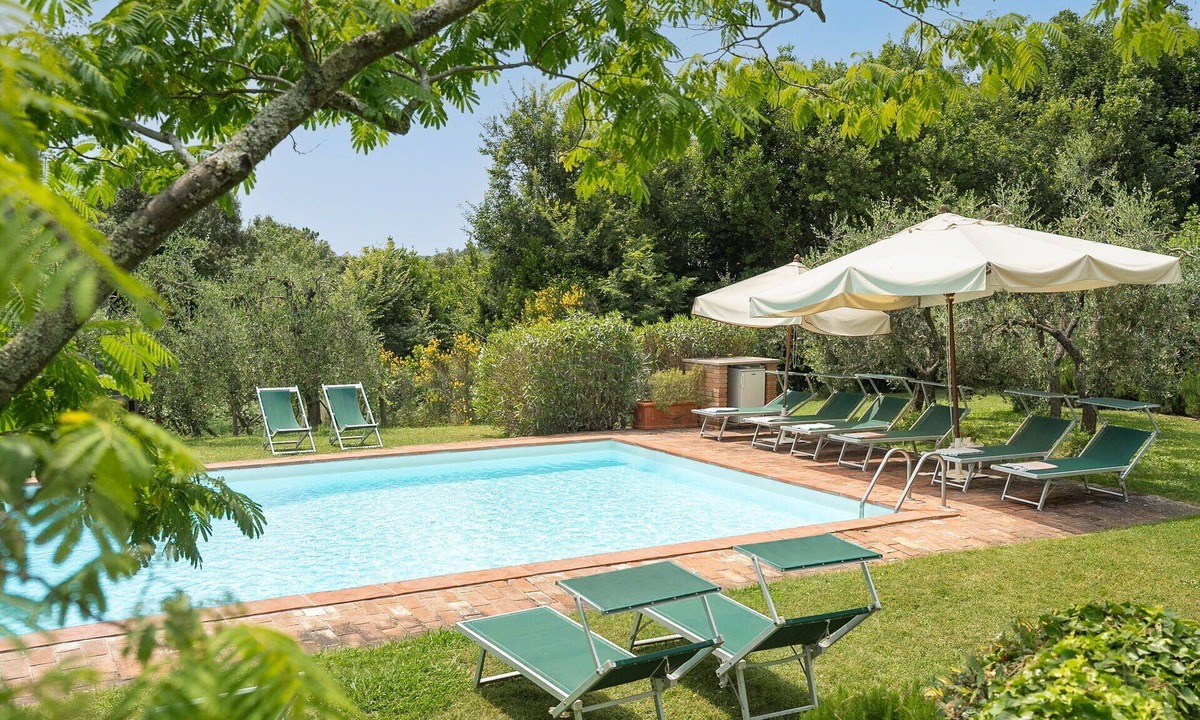 Palaia Villa | Stunning private villa for 14 guests with A/C, WIFI, private pool, TV, patio and panoramic view