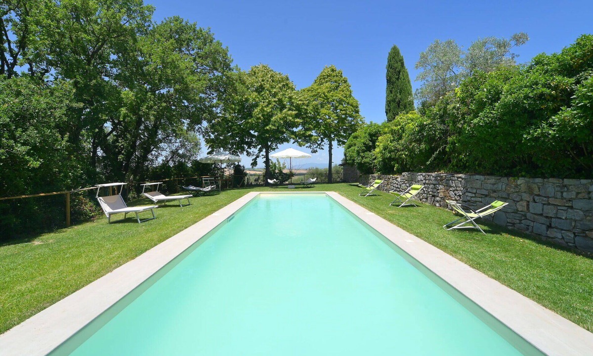 Paciano Villa | Stunning private villa for 8 guests with private pool, hot tub, WIFI, TV, balcony and pets allowed