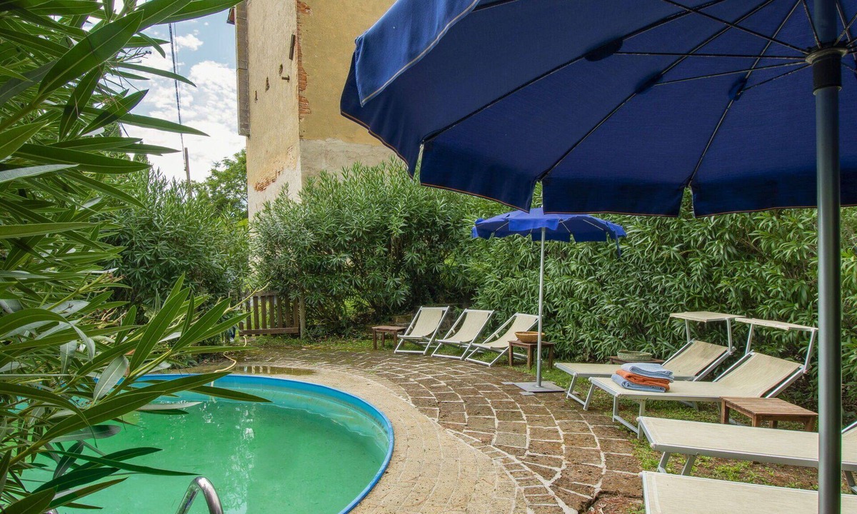 Palaia Villa | Stunning private villa for 9 people with private pool, WIFI, TV, patio and pets allowed