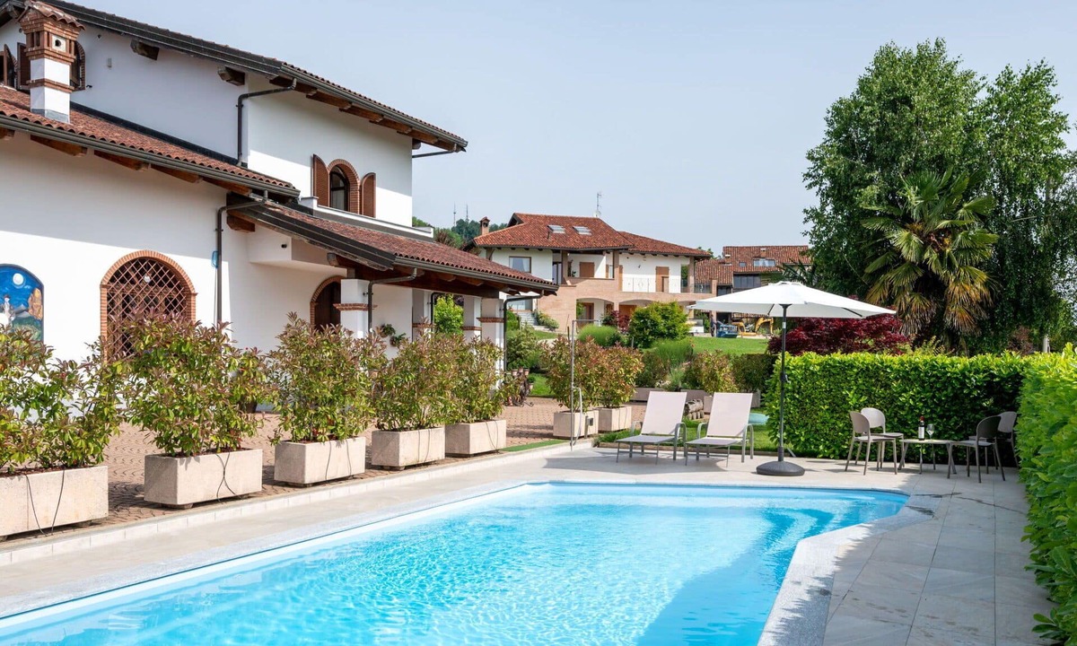 Barolo House | Stunning villa for 6 guests with WIFI, TV and terrace