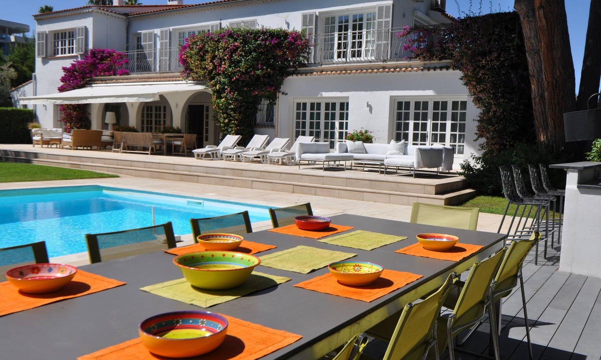 Cap-d'Antibes Villa | Stunning villa near beach with large pool. Sleeps 15