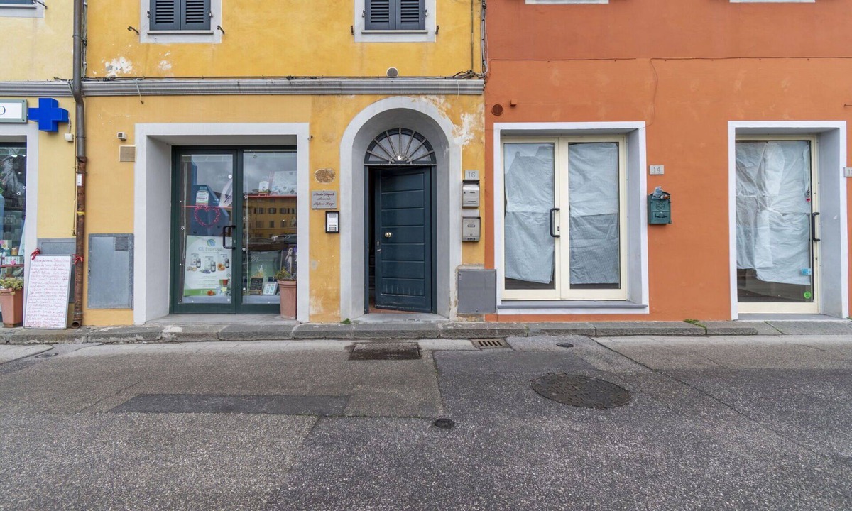 Cascine-La Croce House | Stunning villa with WIFI, A/C, TV, balcony, pets allowed and panoramic view, close to Pisa