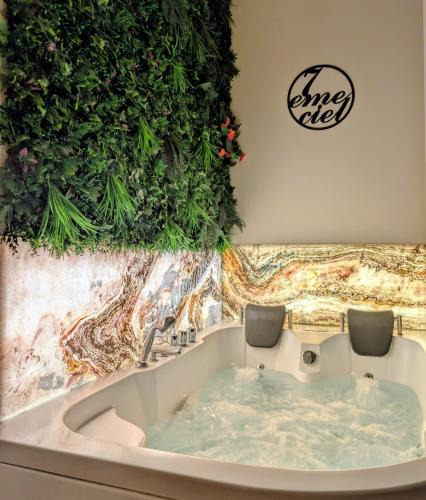Vergeze Apartment | Suite avec jacuzzi privatif