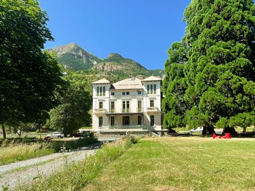 Jausiers Apartment | SUITE dans VILLA MEXICAINE