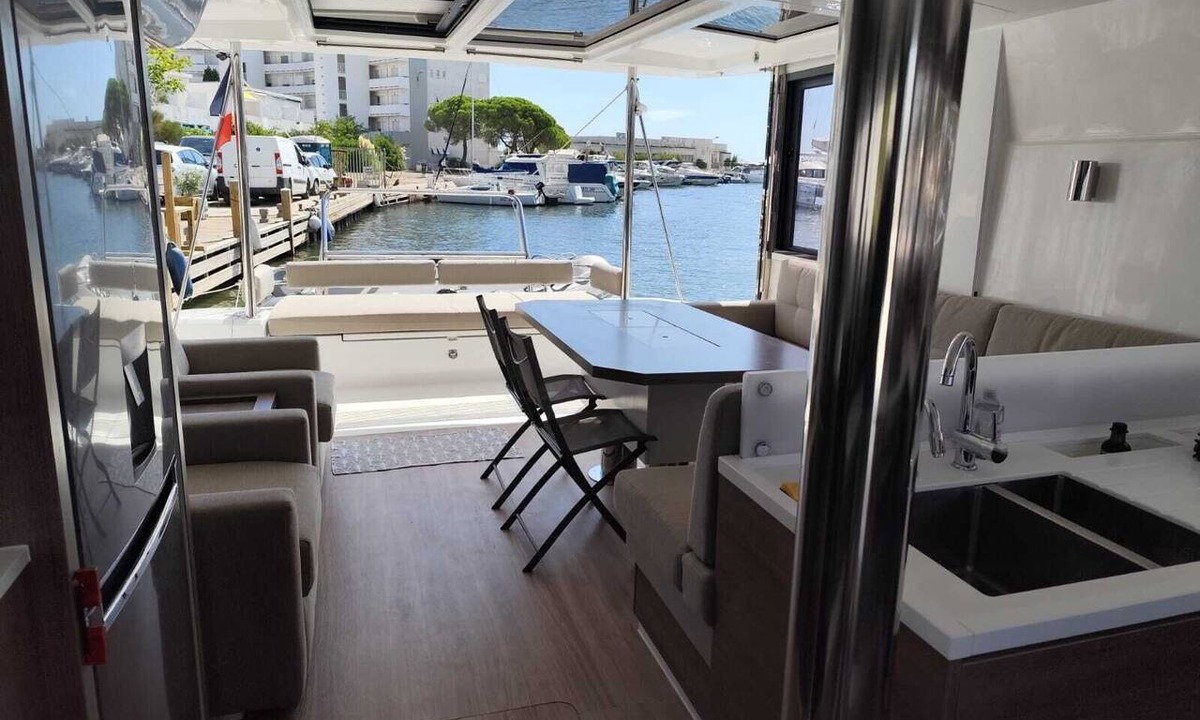 Toulon - Hyeres Boat Rental | Sun-Kissed Sailing Adventure in Provence-Alpes-Côte d'Azur