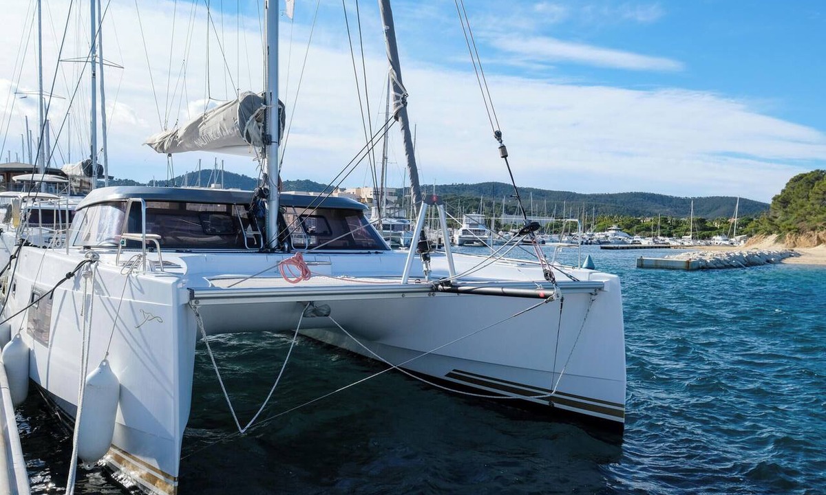 Toulon - Hyeres Boat Rental | Sun-Kissed Sailing Adventure in Provence-Alpes-Côte d'Azur
