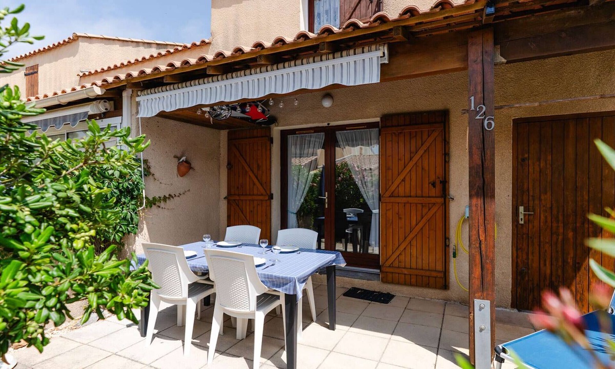 Les Ayguades Villa | Sunny 2BR Pavilion with Terrace, Pool Access & Parking - Near Beach