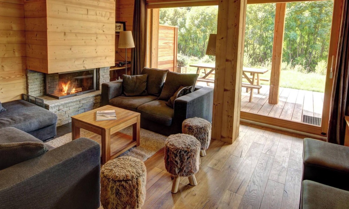 Le Serre Barbin Apartment | Superb 8-room apartment in chalet. South-facing garden and terrace. Fireplace