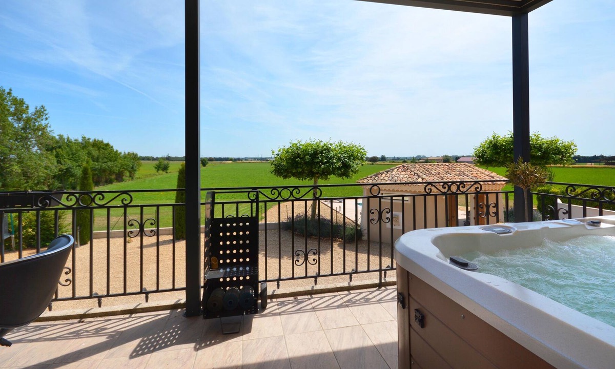 Arles Villa | Superb provencal villa with heated pool in Moulès, in Camargue - 12 persons