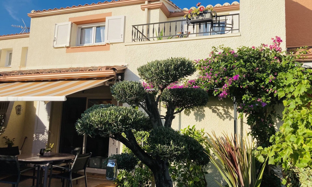 Cap d'Agde House | SUPERB VILLA 80 m2 in DUPLEX, 6 pers, 3 bedrooms, 2 bathrooms + garage and garden
